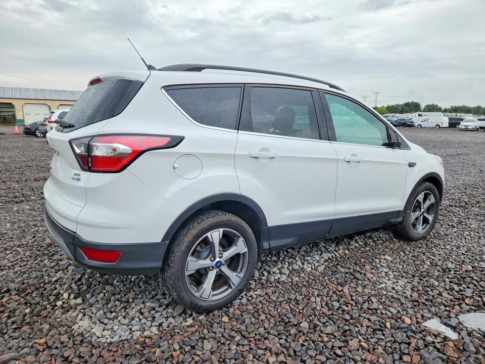 67725126 :رقم المزاد ، 1FMCU9HD1JUB79085 vin ، 2018 Ford Escape مزاد بيع