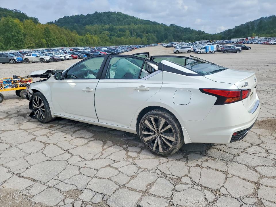 68415926 :رقم المزاد ، 1N4BL4CW1MN410831 vin ، 2021 Nissan Altima مزاد بيع
