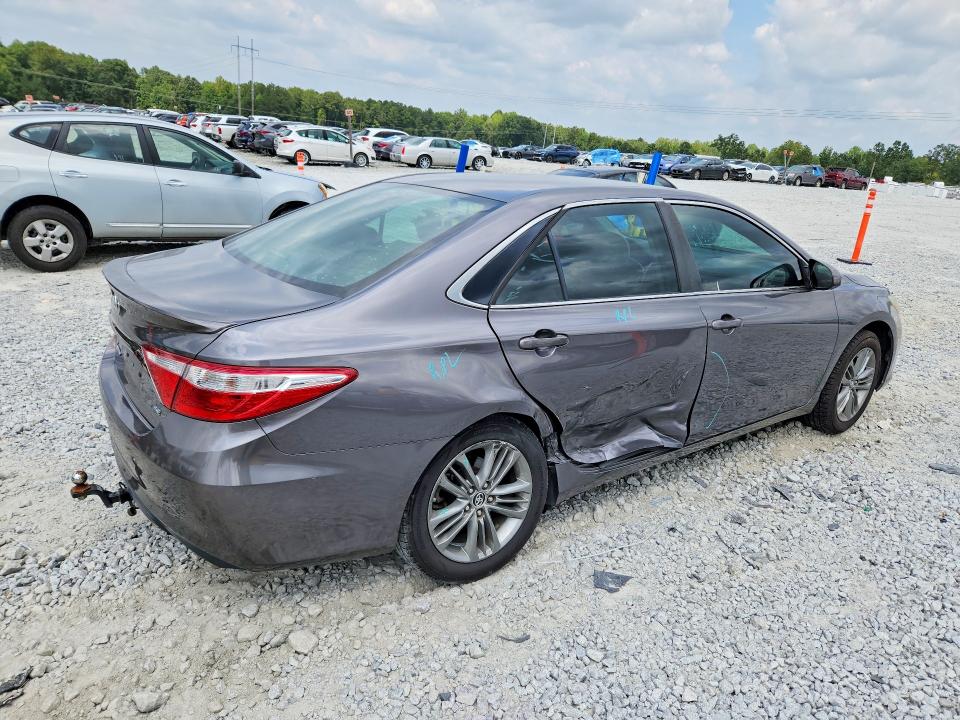 68251186 :رقم المزاد ، 4T1BF1FK3FU107661 vin ، 2015 Toyota Camry مزاد بيع
