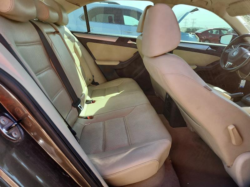 67279466 :رقم المزاد ، 3VWD07AJ6EM401801 vin ، 2014 Volkswagen Jetta مزاد بيع