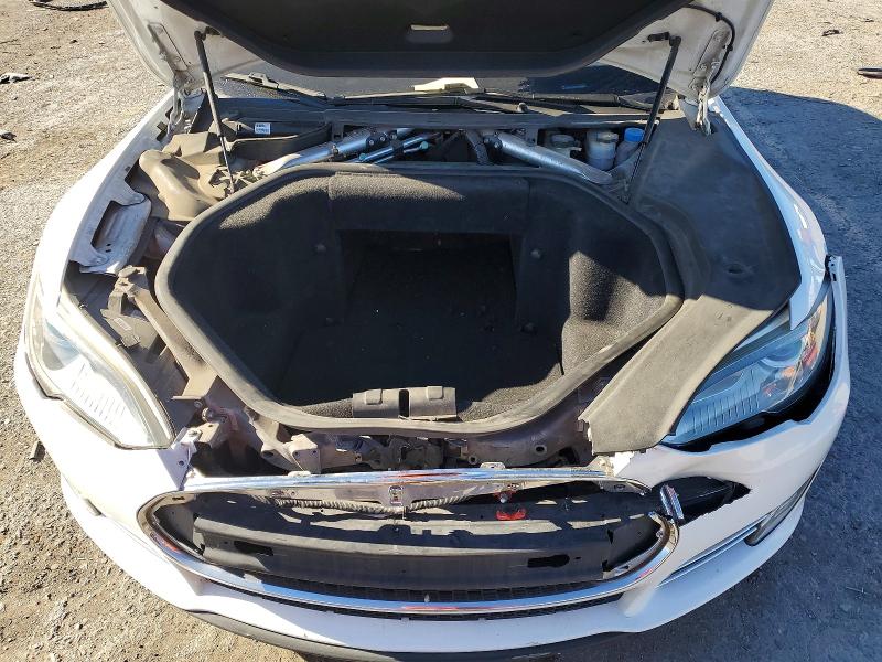 68099296 :رقم المزاد ، 5YJSA1CN3DFP04123 vin ، 2013 Tesla Model S مزاد بيع