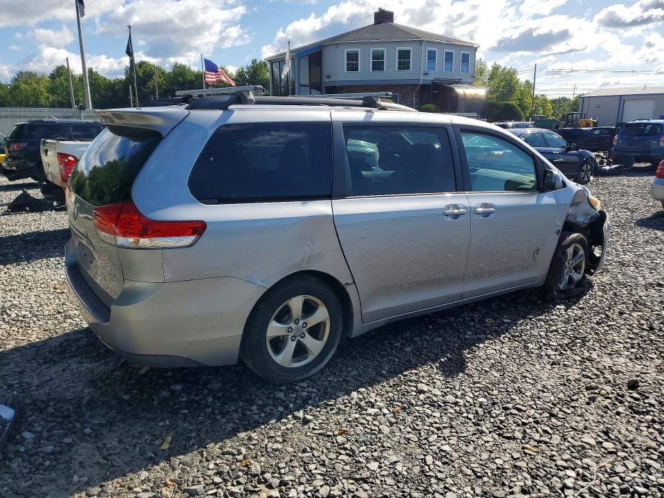 2012 Toyota Sienna მანქანა იყიდება აუქციონზე, vin: 5TDKK3DC3CS233722, აუქციონის ნომერი: 68066176