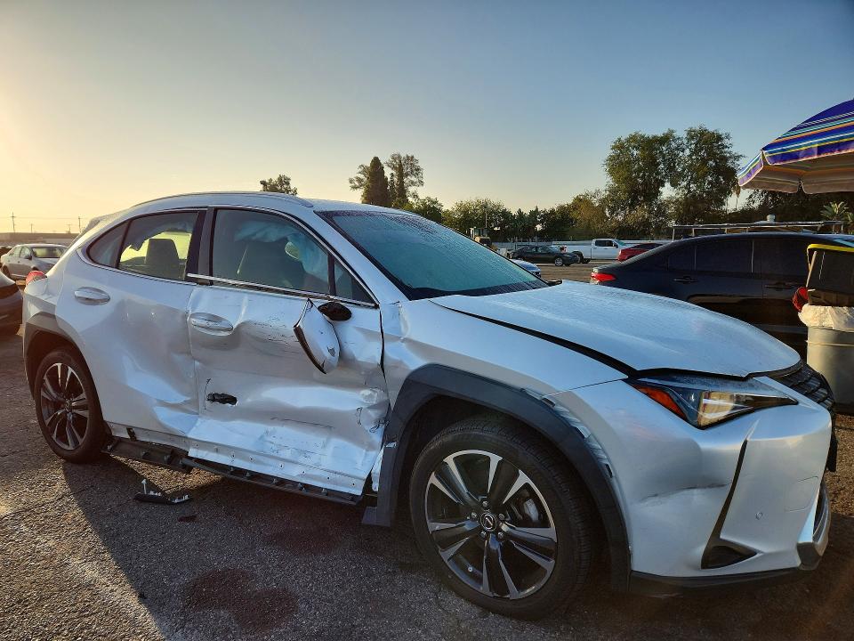 70358686 :رقم المزاد ، JTHX3JBH6M2040378 vin ، 2021 Lexus Ux مزاد بيع