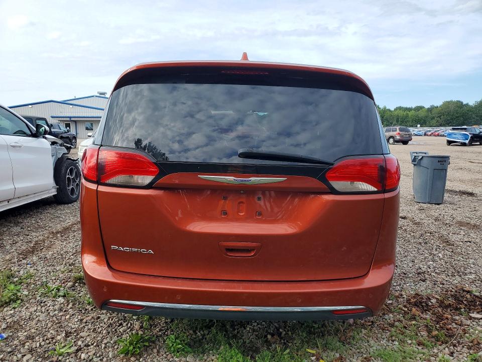 67538896 :رقم المزاد ، 2C4RC1EG4JR204706 vin ، 2018 Chrysler Pacifica مزاد بيع