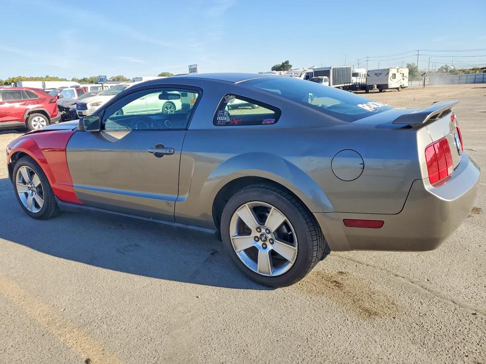 70358106 :رقم المزاد ، 1ZVFT80N655188297 vin ، 2005 Ford Mustang مزاد بيع