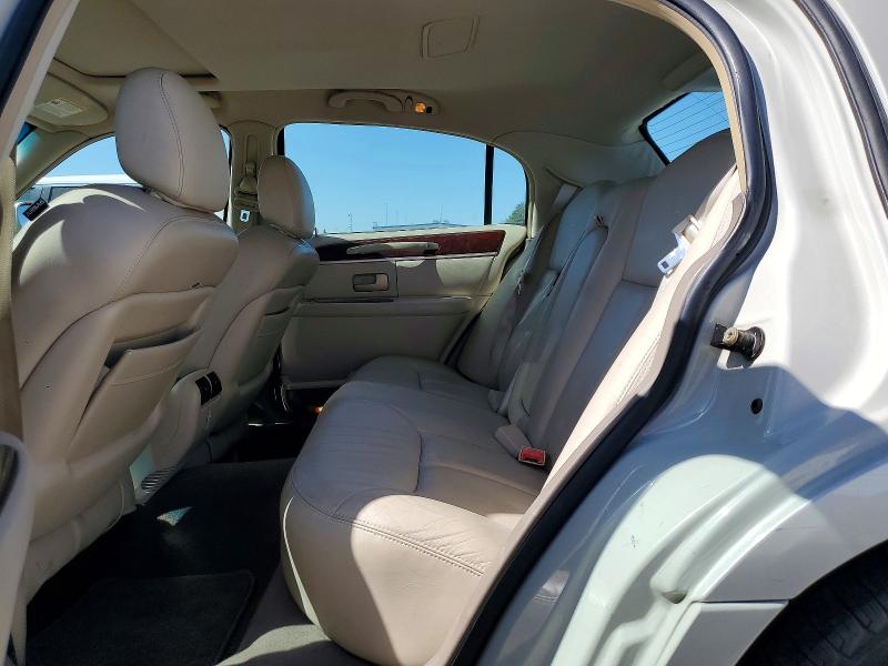 69194926 :رقم المزاد ، 1LNHM82W45Y664491 vin ، 2005 Lincoln Town Car مزاد بيع