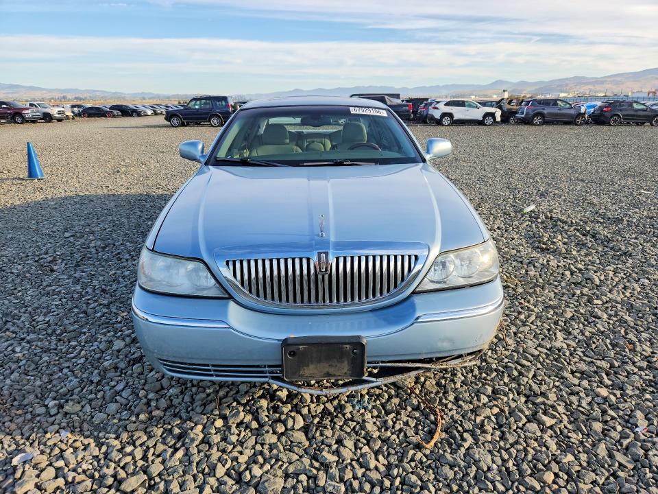 Продажа на аукционе авто 2005 Lincoln Town Car, vin: 1LNHM82W05Y657666, номер лота: 67929106