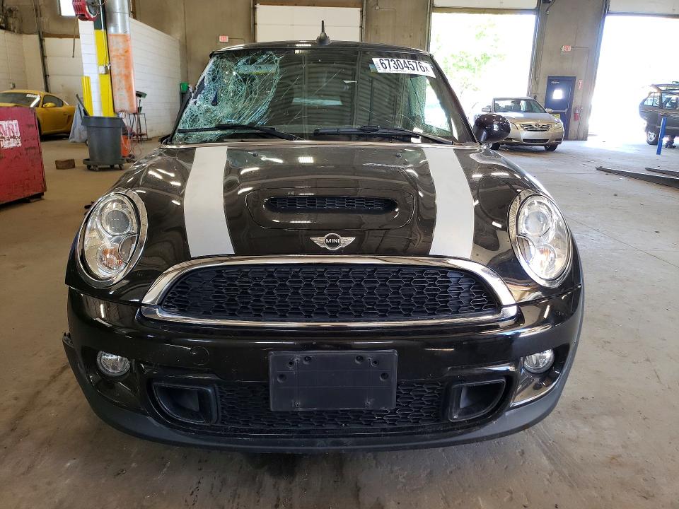 67304576 :رقم المزاد ، WMWZP3C5XFT299111 vin ، 2015 Mini Cooper مزاد بيع