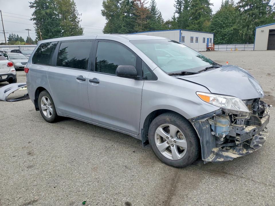 69743756 :رقم المزاد ، 5TDZZ3DC6HS884781 vin ، 2017 Toyota Sienna مزاد بيع