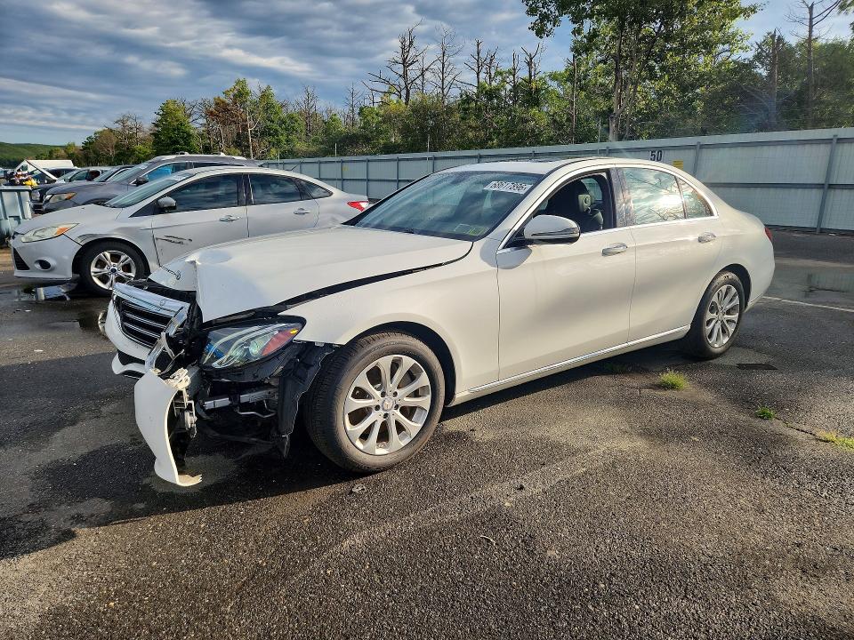 68617896 :رقم المزاد ، WDDZF4KB3HA145699 vin ، 2017 Mercedes-benz E مزاد بيع