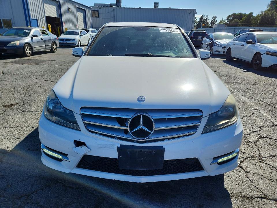 Продажа на аукционе авто 2013 Mercedes-benz C, vin: WDDGF4HB5DA747481, номер лота: 68175866