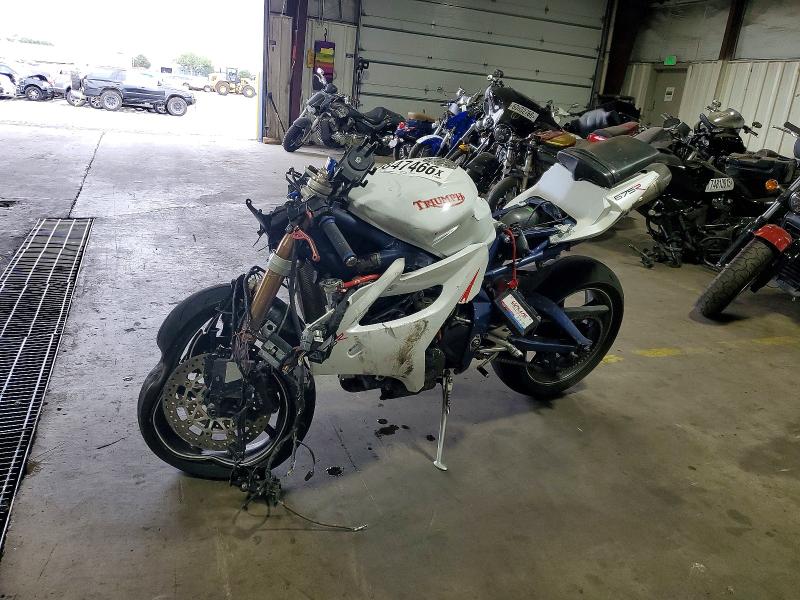 2011 Triumph Motorcycle Daytona მანქანა იყიდება აუქციონზე, vin: SMTD00NSXBJ448398, აუქციონის ნომერი: 68847466