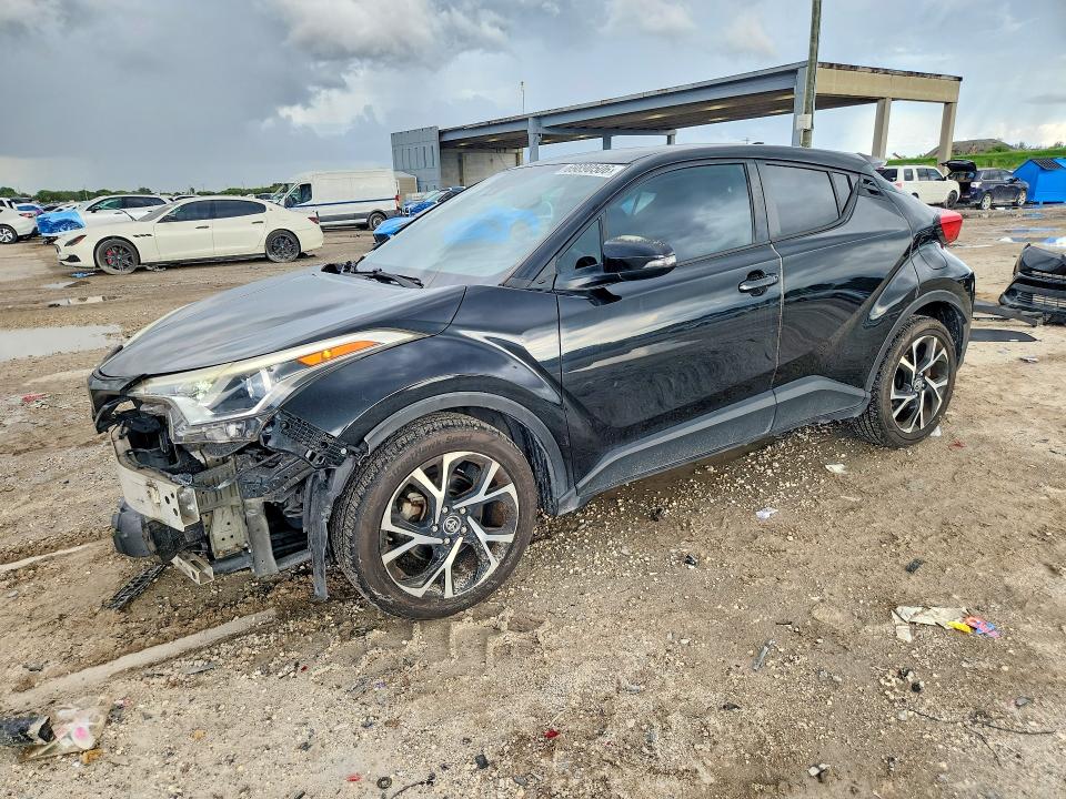 69890506 :رقم المزاد ، NMTKHMBX3JR060001 vin ، 2018 Toyota C-hr مزاد بيع