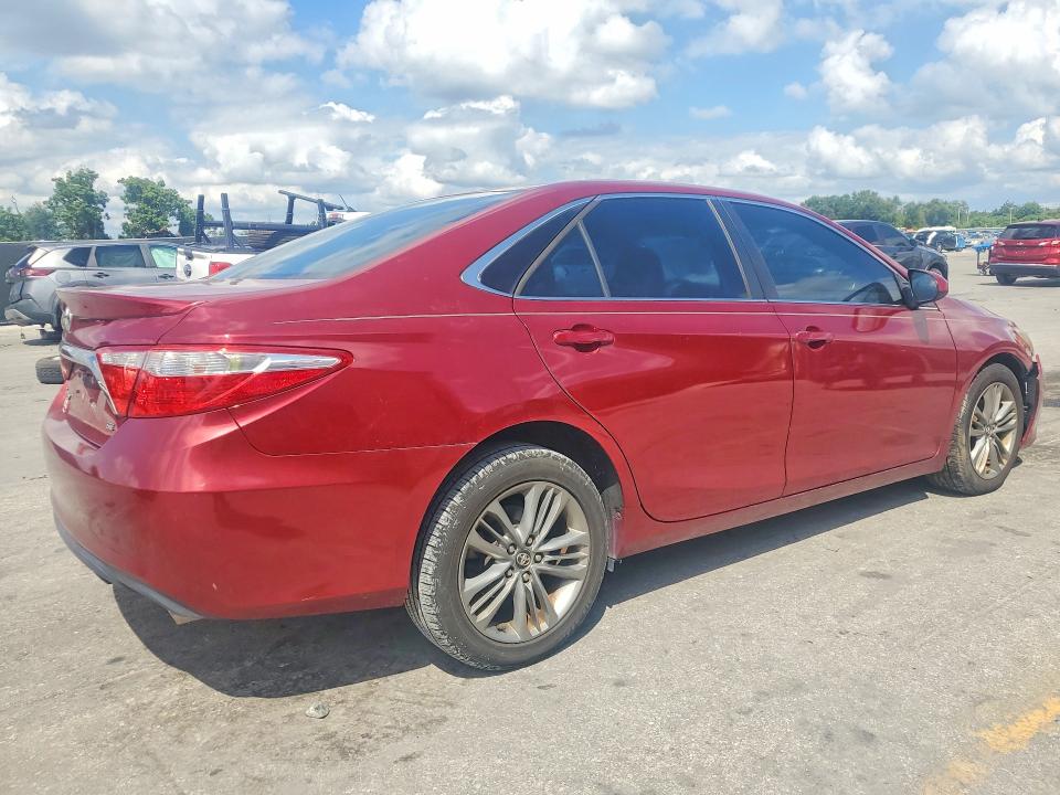 70514286 :رقم المزاد ، 4T1BF1FK4HU730824 vin ، 2017 Toyota Camry مزاد بيع