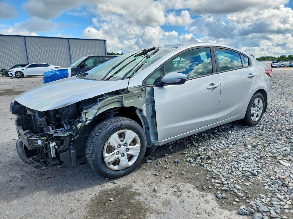 68029196 :رقم المزاد ، 3KPFL4A71JE283778 vin ، 2018 Kia Forte مزاد بيع