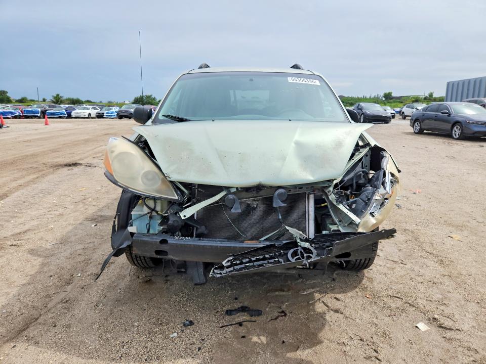 2010 Toyota Sienna მანქანა იყიდება აუქციონზე, vin: 5TDKK4CC2AS299943, აუქციონის ნომერი: 68308396
