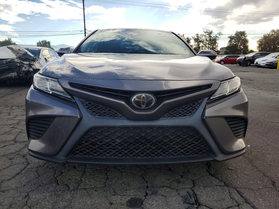 Продажа на аукционе авто 2018 Toyota Camry, vin: 4T1B11HK8JU647057, номер лота: 68213126