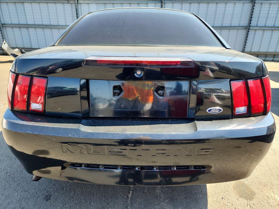 70147076 :رقم المزاد ، 1FAFP40451F181231 vin ، 2001 Ford Mustang مزاد بيع