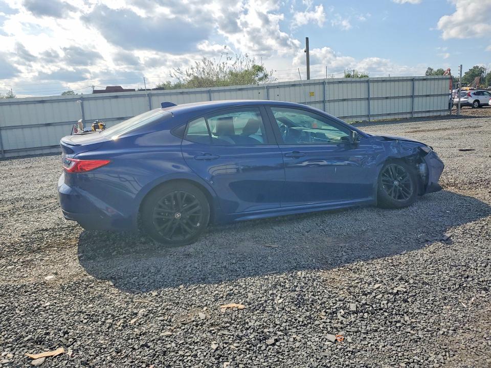 67857186 :رقم المزاد ، 4T1DBADKXSU033706 vin ، 2025 Toyota Camry مزاد بيع