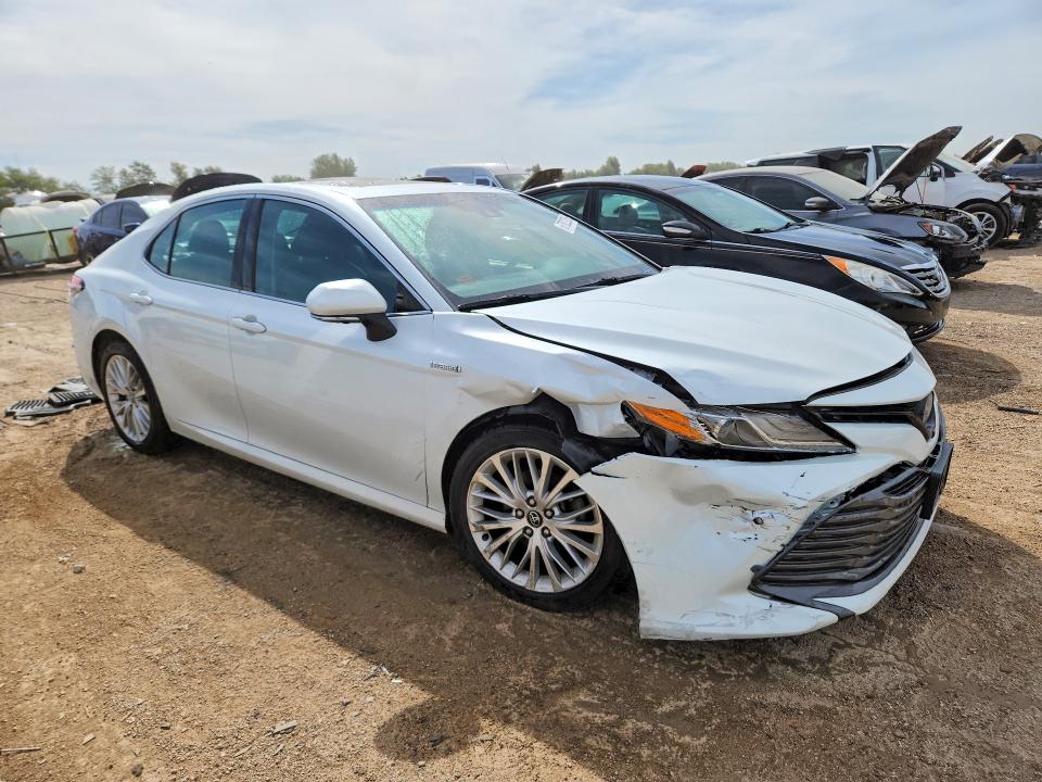 67822206 :رقم المزاد ، 4T1B21HKXJU003606 vin ، 2018 Toyota Camry Hybrid مزاد بيع