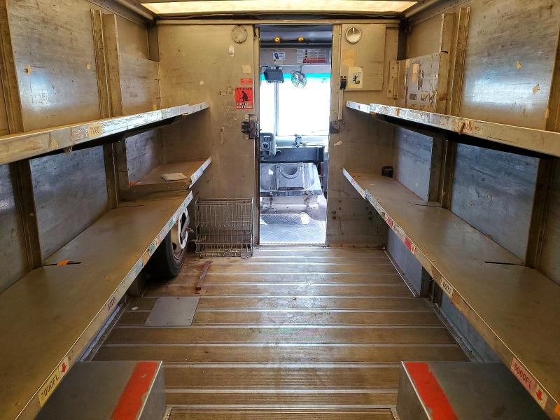 68084766 :رقم المزاد ، 4UZAANDU69CAF1858 vin ، 2009 Freightliner Chassis مزاد بيع