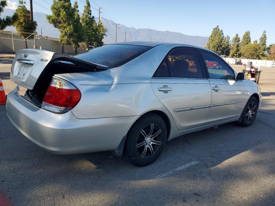 2005 Toyota Camry მანქანა იყიდება აუქციონზე, vin: 4T1BE32K25U599683, აუქციონის ნომერი: 70155166
