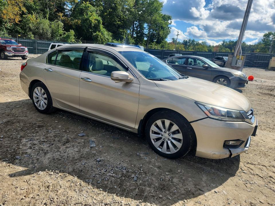 Auction sale of the 2014 Honda Accord, vin: 1HGCR3F88EA026690, lot number: 69720036