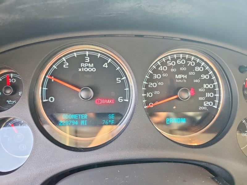 69041246 :رقم المزاد ، 1GNSCJE04BR346332 vin ، 2011 Chevrolet Suburban مزاد بيع
