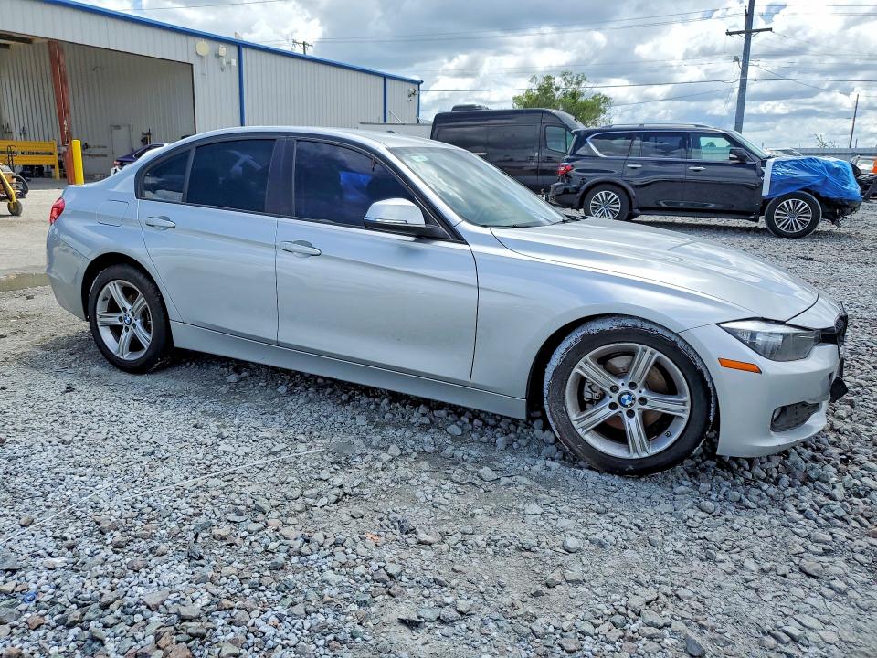 67359476 :رقم المزاد ، WBA3B1G57ENS80277 vin ، 2014 Bmw 320 مزاد بيع