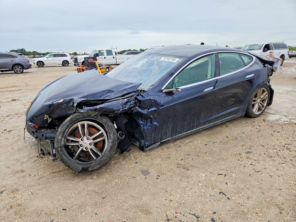 Продажа на аукционе авто 2015 Tesla Model S, vin: 5YJSA1H25FFP77950, номер лота: 70798786