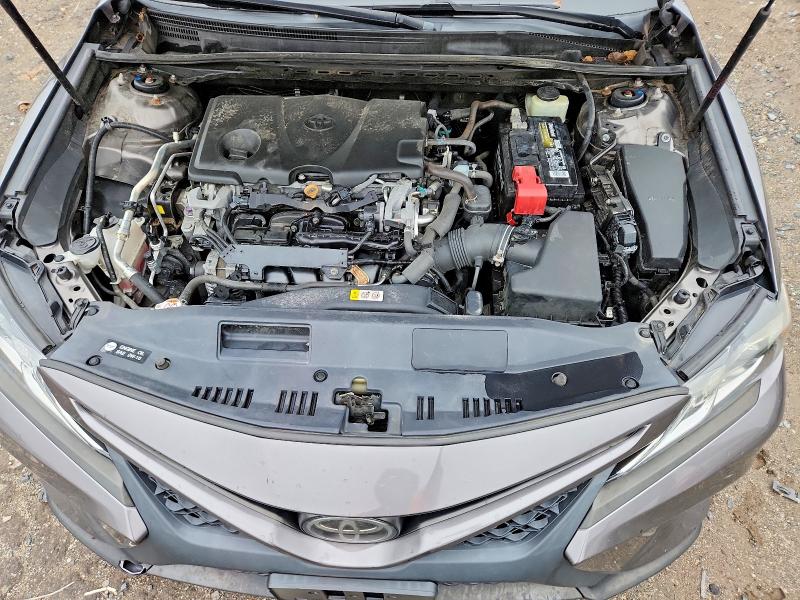 69455696 :رقم المزاد ، 4T1B11HK7JU599776 vin ، 2018 Toyota Camry مزاد بيع
