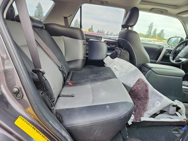 69371136 :رقم المزاد ، JTEBU5JR6J5552500 vin ، 2018 Toyota 4runner مزاد بيع