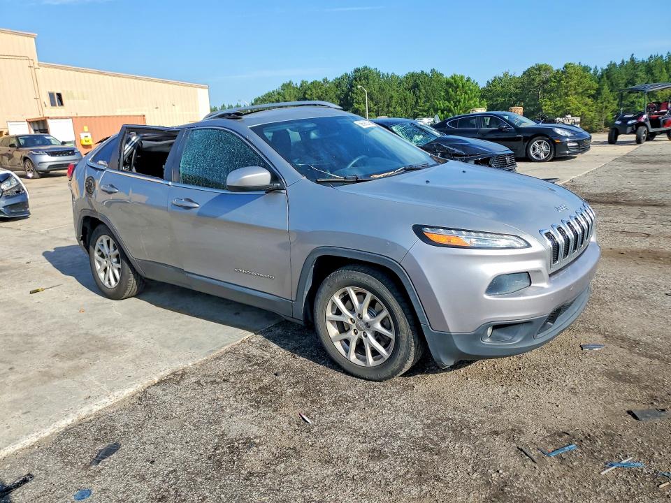 68696246 :رقم المزاد ، 1C4PJLCB1HW660762 vin ، 2017 Jeep Cherokee مزاد بيع