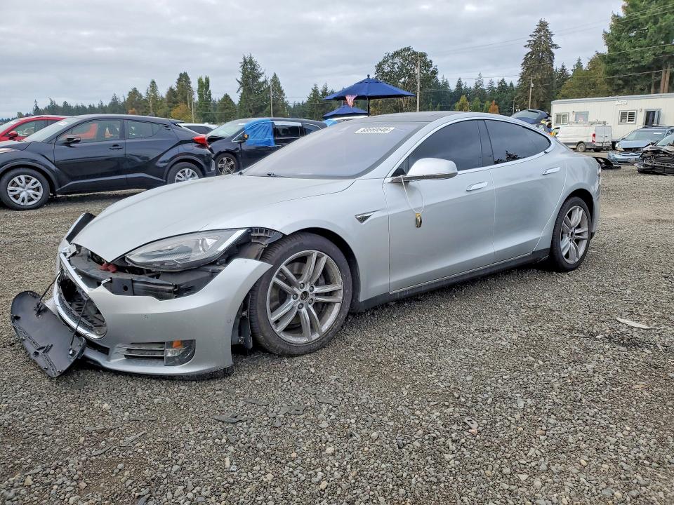 68669546 :رقم المزاد ، 5YJSA1H25FF090788 vin ، 2015 Tesla Model S مزاد بيع