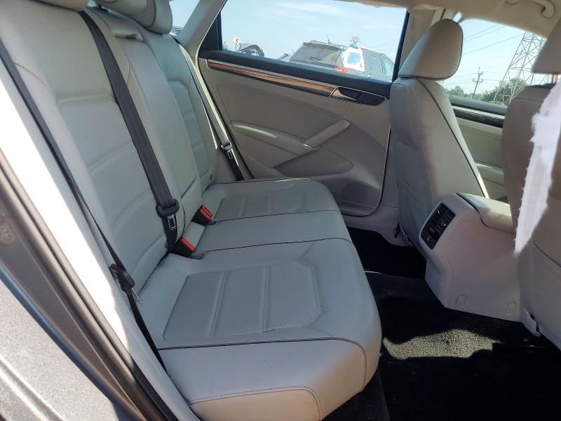 69104496 :رقم المزاد ، 1VWBA7A35JC032981 vin ، 2018 Volkswagen Passat مزاد بيع