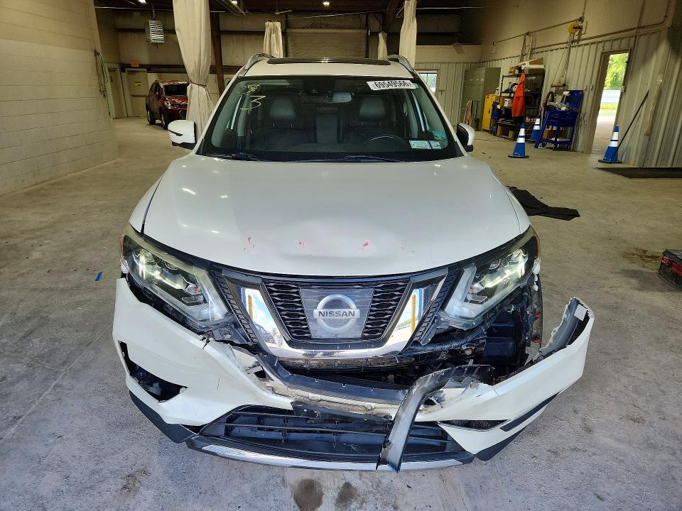 69549566 :رقم المزاد ، 5N1AT2MVXHC811677 vin ، 2017 Nissan Rogue مزاد بيع