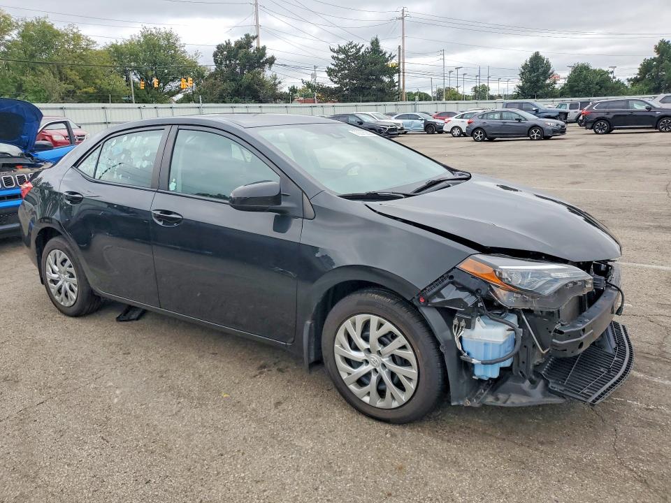 70075256 :رقم المزاد ، 2T1BURHE0JC090498 vin ، 2018 Toyota Corolla مزاد بيع