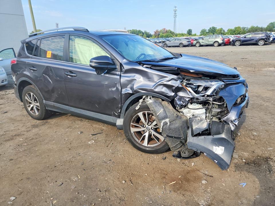 67394406 :رقم المزاد ، JTMRFREV2JJ196842 vin ، 2018 Toyota Rav4 مزاد بيع