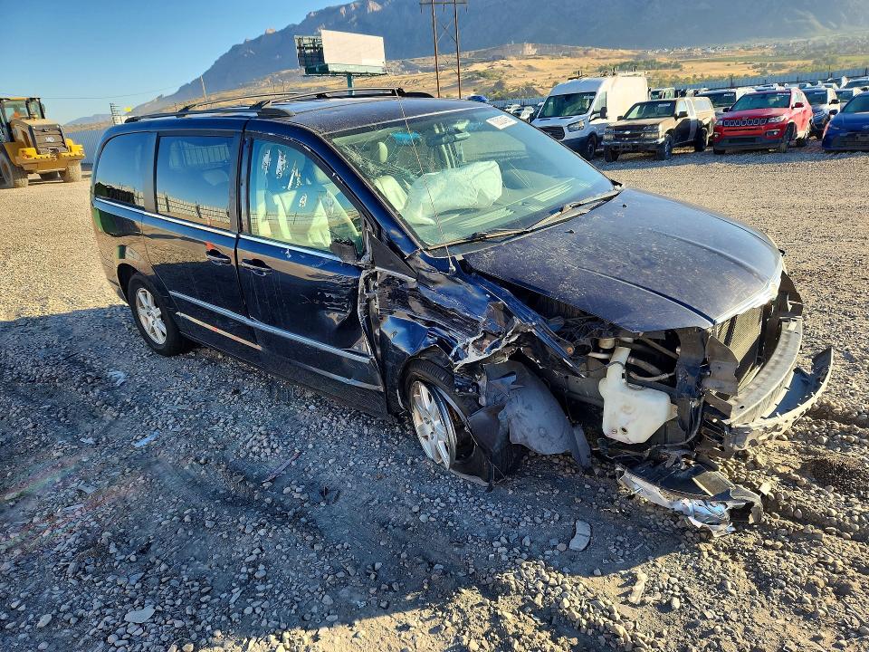 70302466 :رقم المزاد ، 2A4RR5DX1AR141565 vin ، 2010 Chrysler Town & Country مزاد بيع