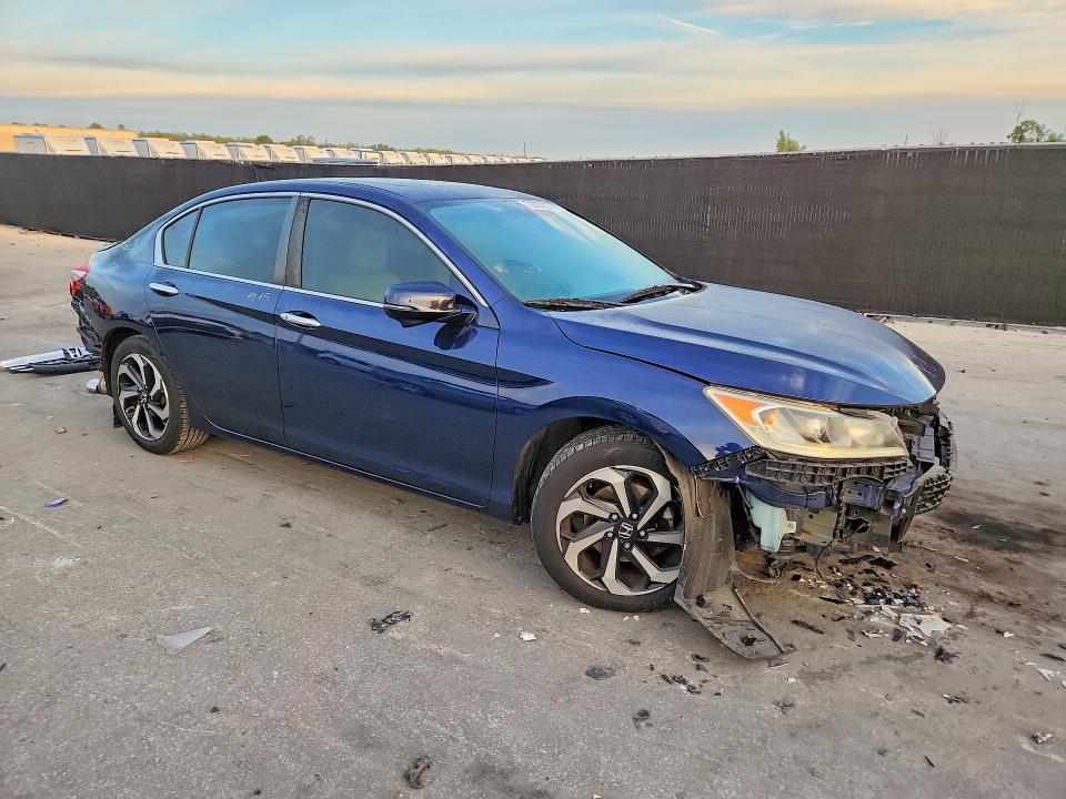 70522956 :رقم المزاد ، 1HGCR2F76HA028816 vin ، 2017 Honda Accord مزاد بيع