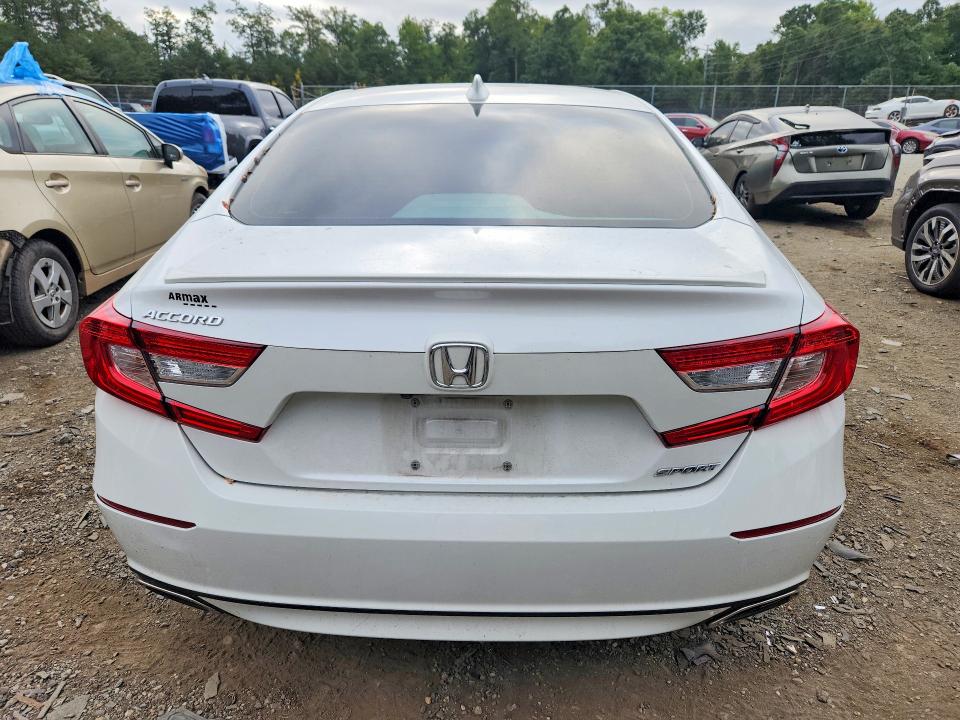 69235076 :رقم المزاد ، 1HGCV1F3XJA183572 vin ، 2018 Honda Accord مزاد بيع