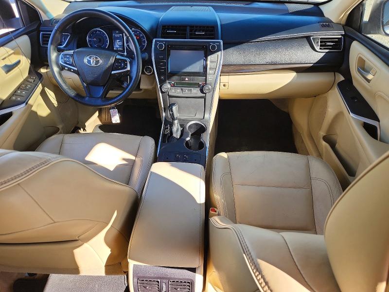 70351566 :رقم المزاد ، 4T1BK1FK2FU561332 vin ، 2015 Toyota Camry مزاد بيع