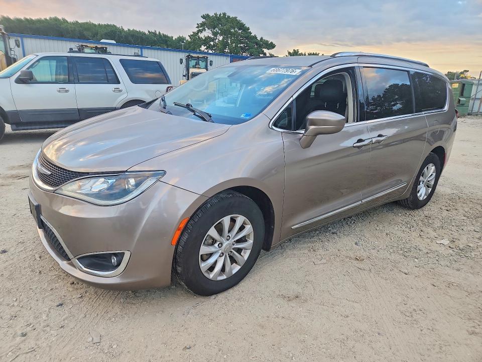 Продаж на аукціоні авто 2018 Chrysler Pacifica, vin: 2C4RC1EG9JR116850, номер лоту: 68677976