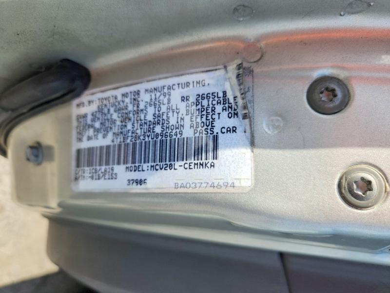 68807266 :رقم المزاد ، 4T1BF28K3YU096649 vin ، 2000 Toyota Camry مزاد بيع