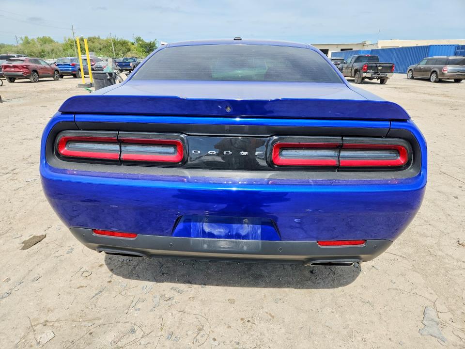 68392446 :رقم المزاد ، 2C3CDZBT1JH327974 vin ، 2018 Dodge Challenger مزاد بيع