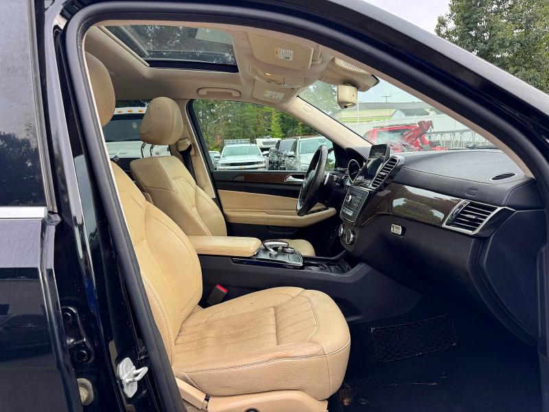 71443146 :رقم المزاد ، 4JGDF6EE7JB003048 vin ، 2018 Mercedes-benz Gls مزاد بيع
