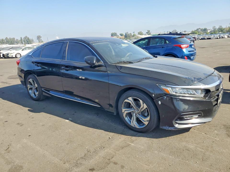 Продажа на аукционе авто 2018 Honda Accord, vin: 1HGCV1F40JA117766, номер лота: 69780676