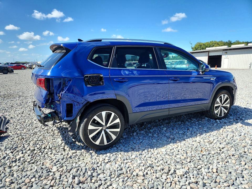 69087356 :رقم المزاد ، 3VVSX7B22RM121975 vin ، 2024 Volkswagen Taos مزاد بيع