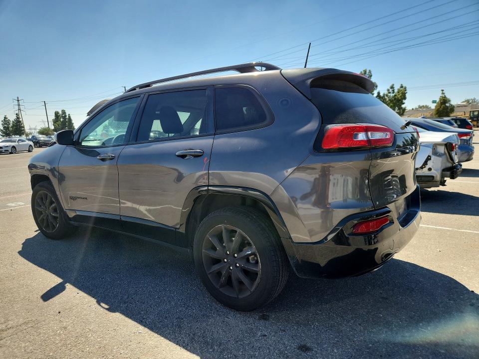 68779246 :رقم المزاد ، 1C4PJLCB6JD588393 vin ، 2018 Jeep Cherokee مزاد بيع