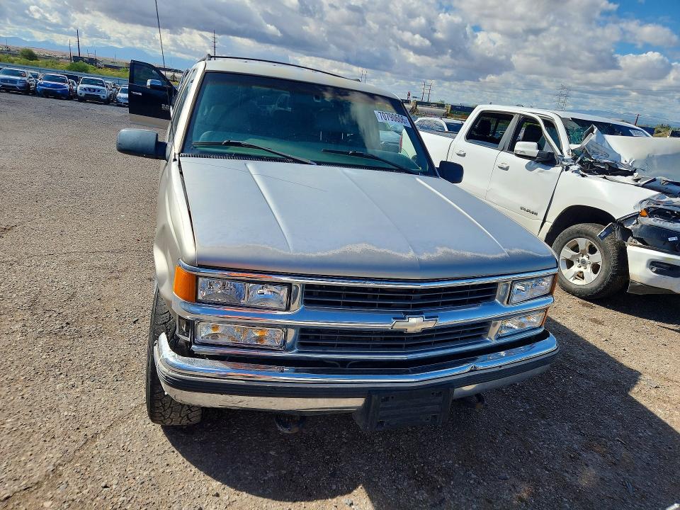 70790606 :رقم المزاد ، 1GNFK16R9XJ574432 vin ، 1999 Chevrolet Suburban مزاد بيع